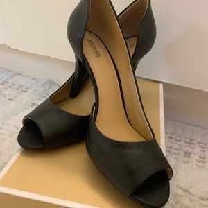 MICHAEL MICHAEL KORS HAMILTON BLACK HEELS SIZE 10